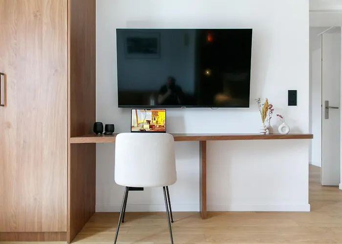 High-end In Pariss 8th Arrondissement * Paris